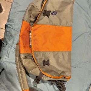 Timbuktu bag. Can hold 15 inch laptop. Used but still usable.